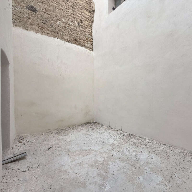 Atelier à rénover Beziers 69.46 m2 - photo 2