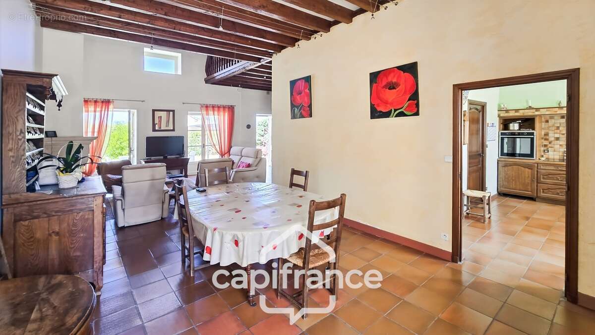 Maison en pierre à vendre 8 pièces avec piscine sur 3100 m² de terrain - photo 5