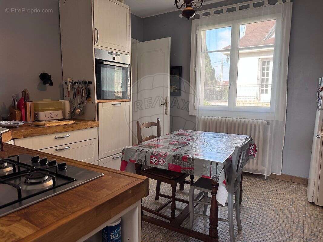 Maison à COULANGES-LES-NEVERS