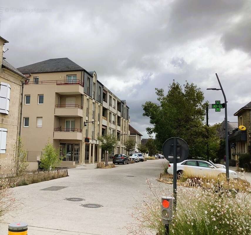 Local Commercial Plein Centre d Ville Malemort 295m2 Parking - photo 8