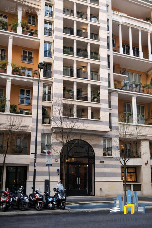 Appartement à COURBEVOIE