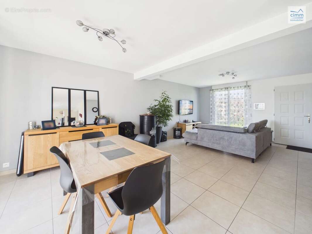 Maison à MAURE-DE-BRETAGNE