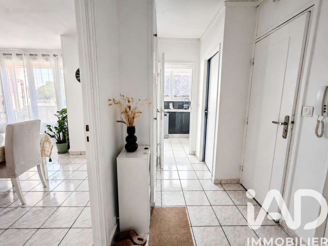Photo 8 - Appartement à SAINTE-GENEVIEVE-DES-BOIS