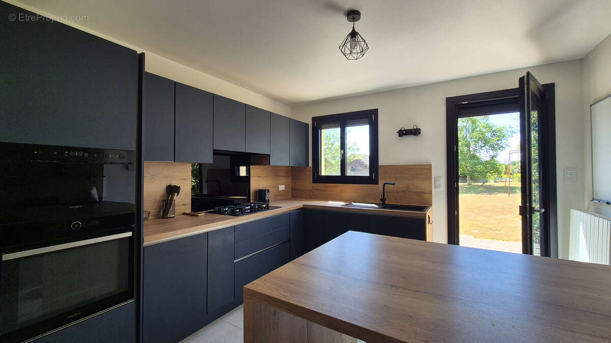 À vendre Montivilliers, maison de plain-pied avec + de 340 m2 habitable   4 chambres, prestations modernes - photo 3