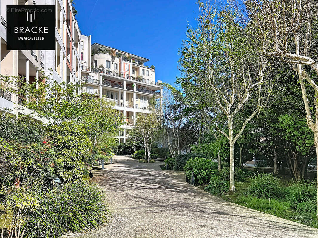 Appartement à COURBEVOIE