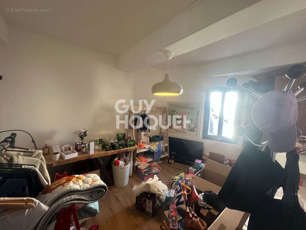 Commerce à SAINT-CYPRIEN