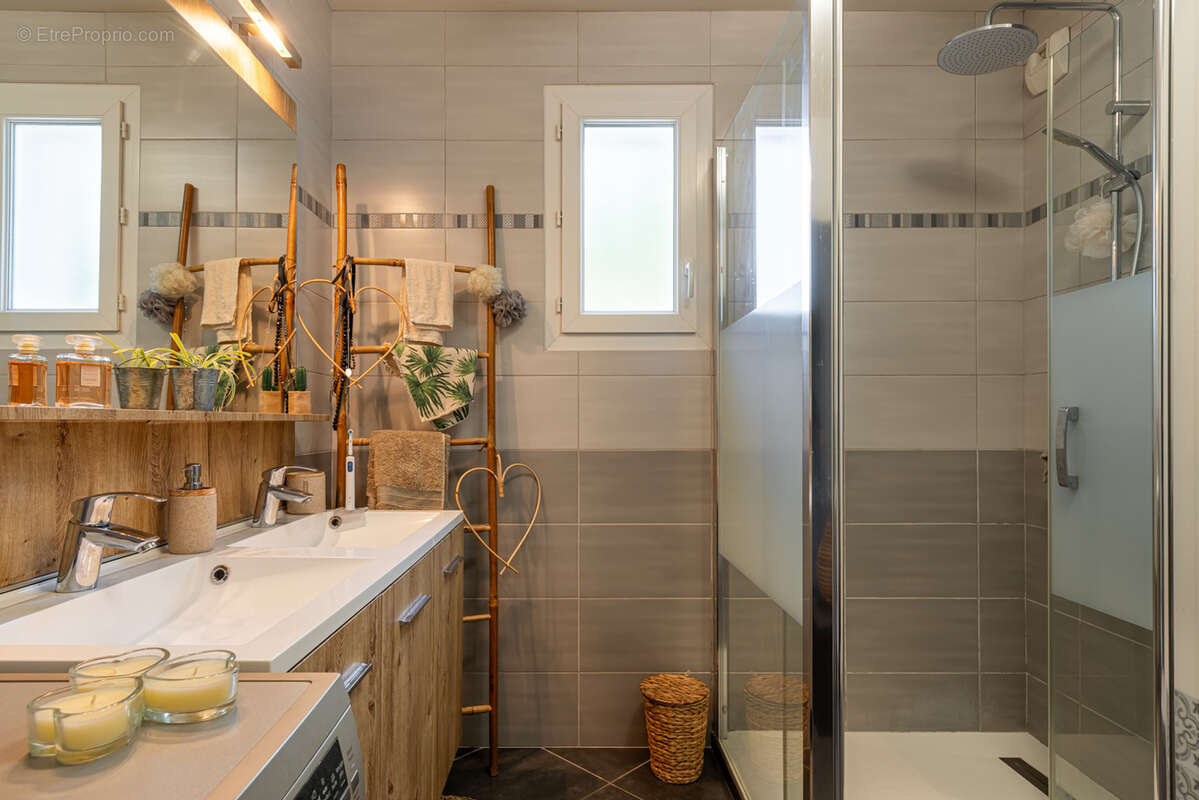 Appartement à POISY