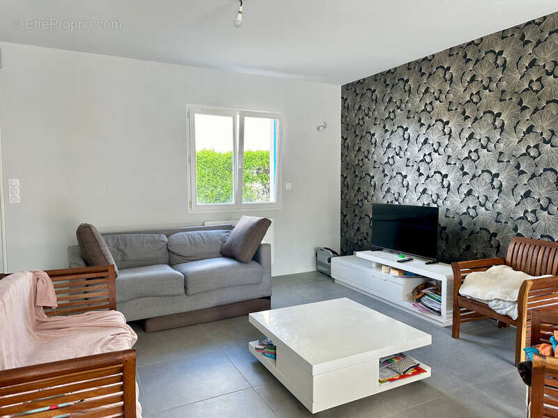 Maison à vendre de 4 chambres, 115m² de 2005 pièces VIVY (49680) - photo 2