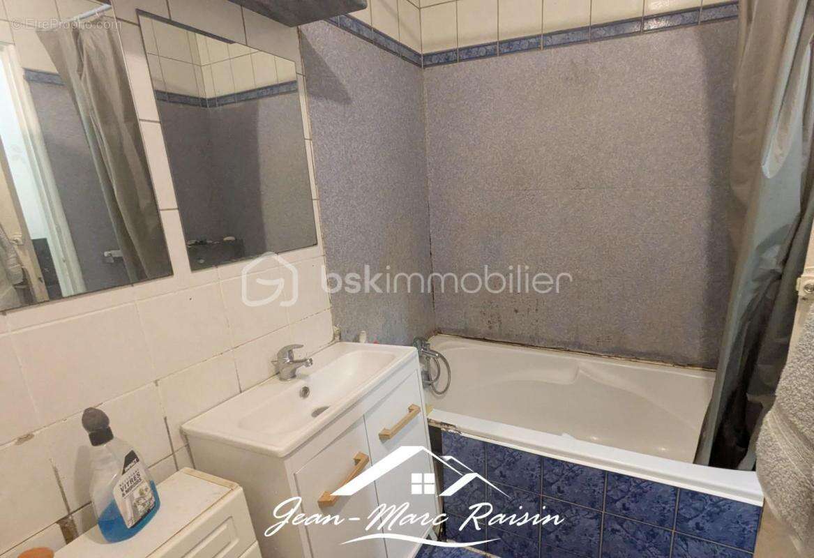 Appartement à VAUJOURS