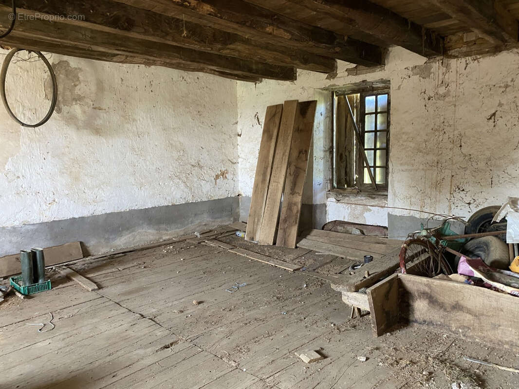 Maison à SAINT-CYR-LES-CHAMPAGNES