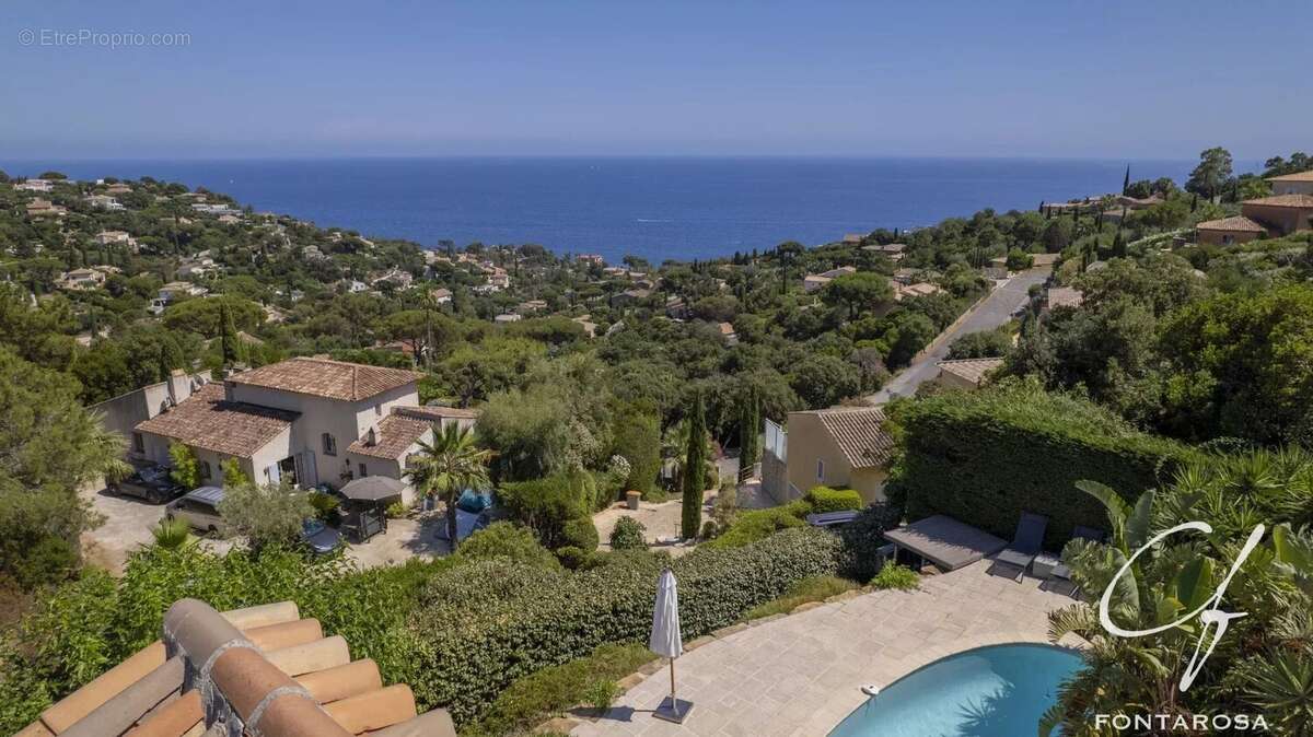 Maison à ROQUEBRUNE-SUR-ARGENS