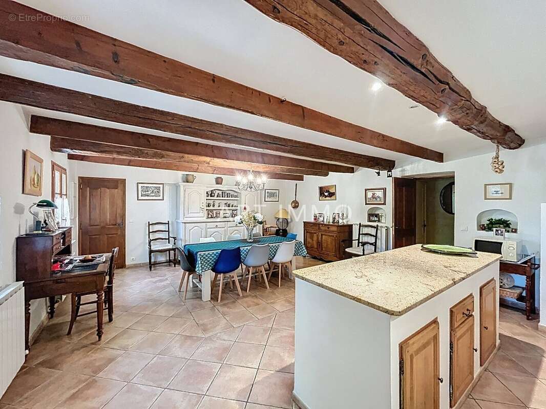 A vendre mas du xviii siecle sur pres d'un hectare de terrain avec piscine - photo 7