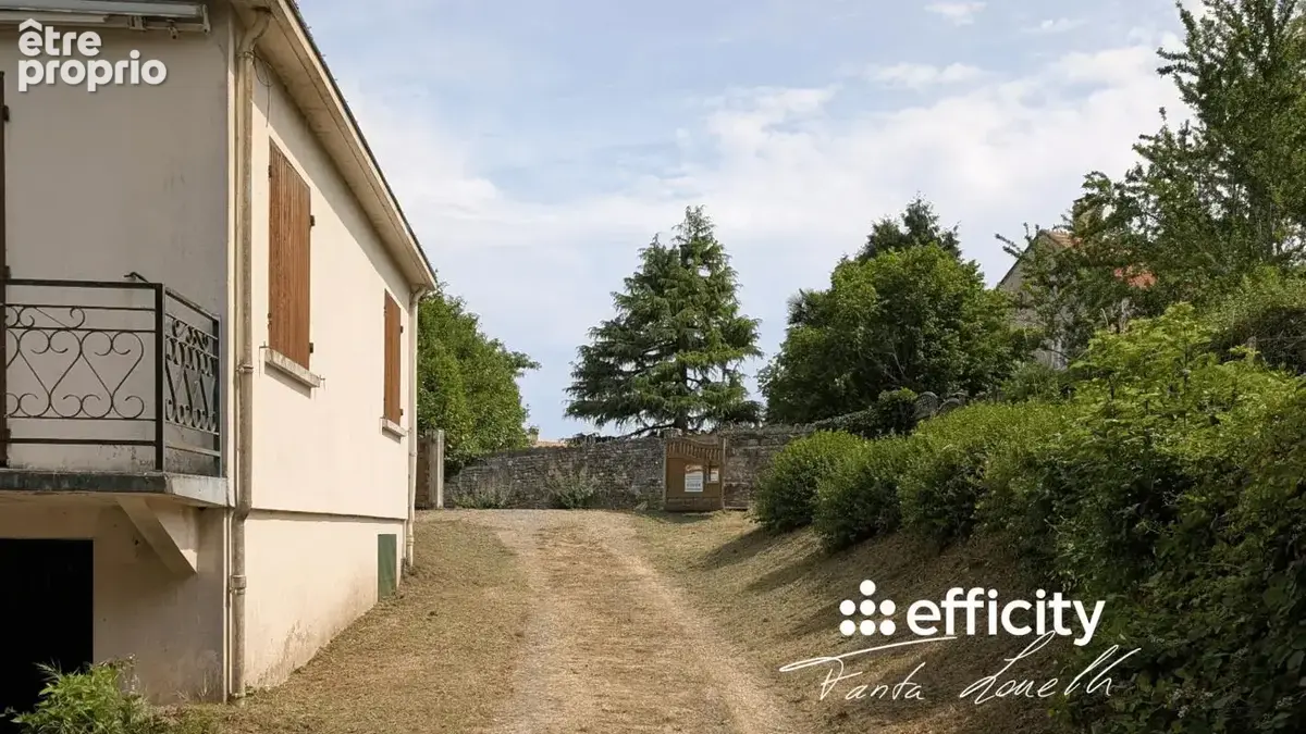 Maison à SAINT-HILAIRE-DES-LOGES