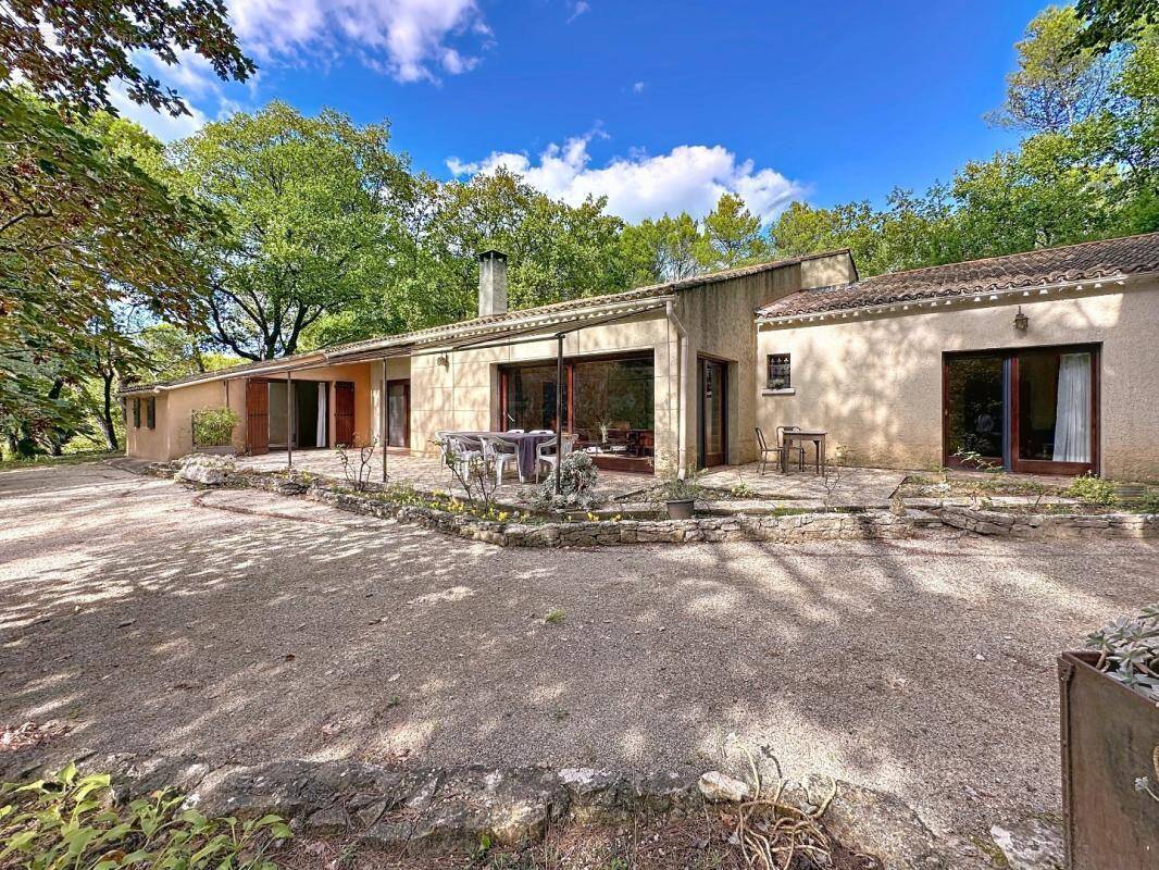 Maison à PERNES-LES-FONTAINES