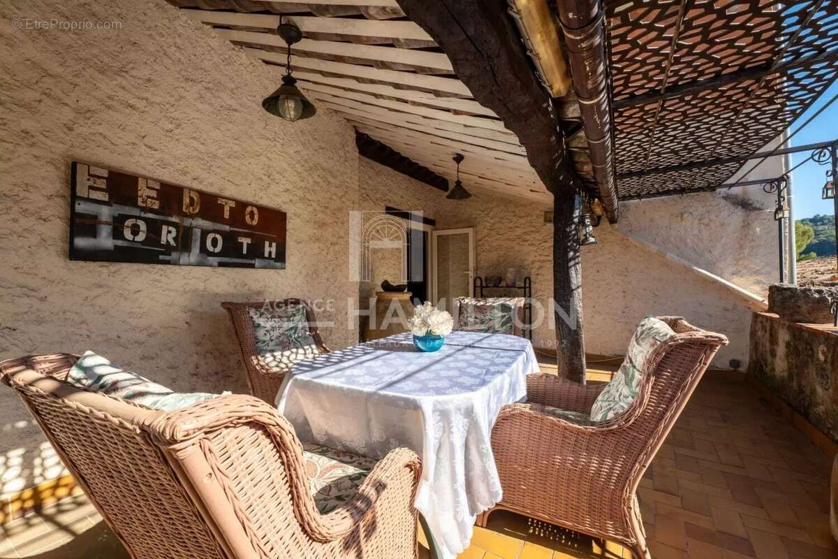 Maison de charme rénovée - MAGAGNOSC - cur du vieux village - photo 16