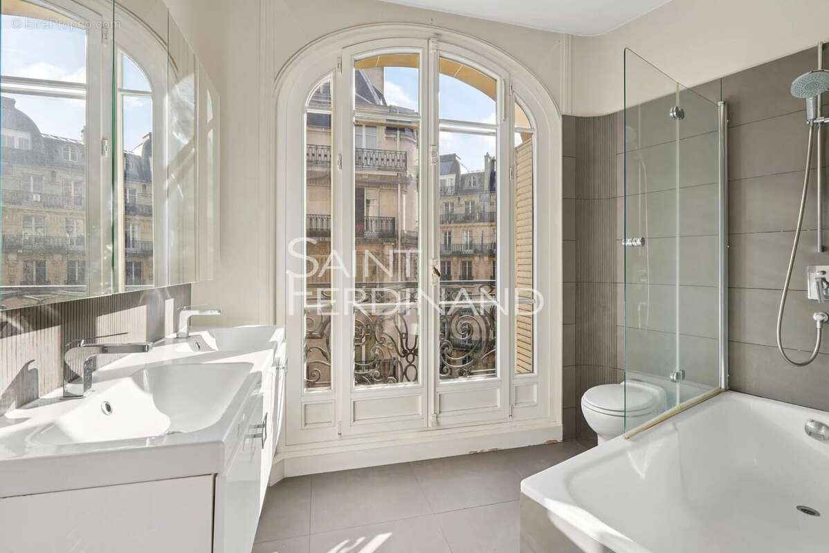 Appartement à NEUILLY-SUR-SEINE