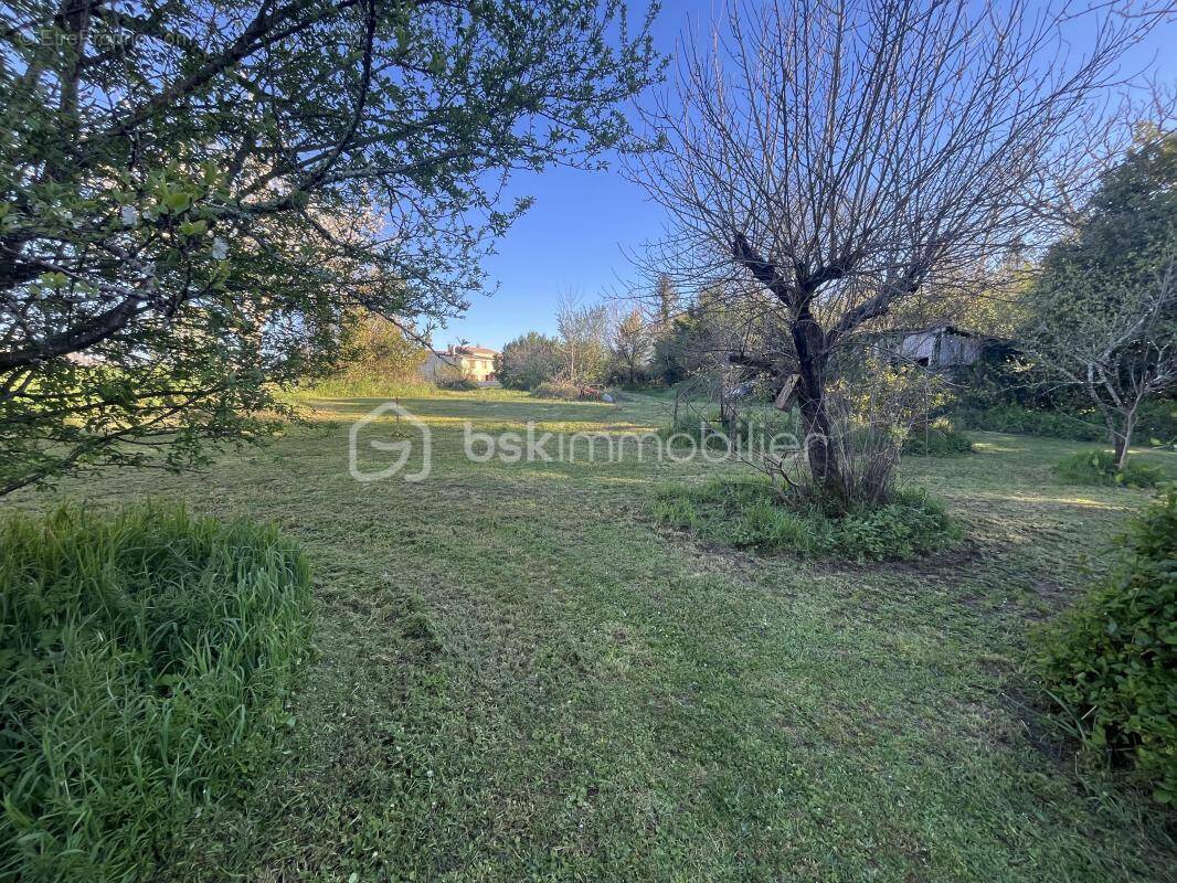 Terrain à SAINT-LAURENT-D'ARCE