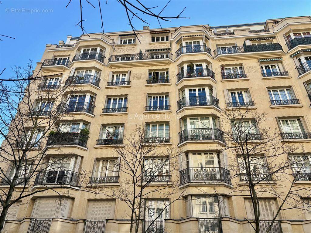 Appartement à PARIS-16E