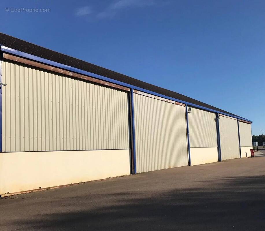 Commerce à SOMBERNON