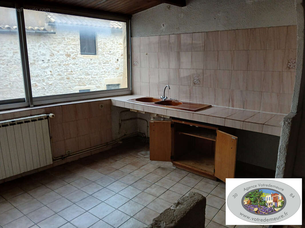 Appartement à BAGNOLS-SUR-CEZE