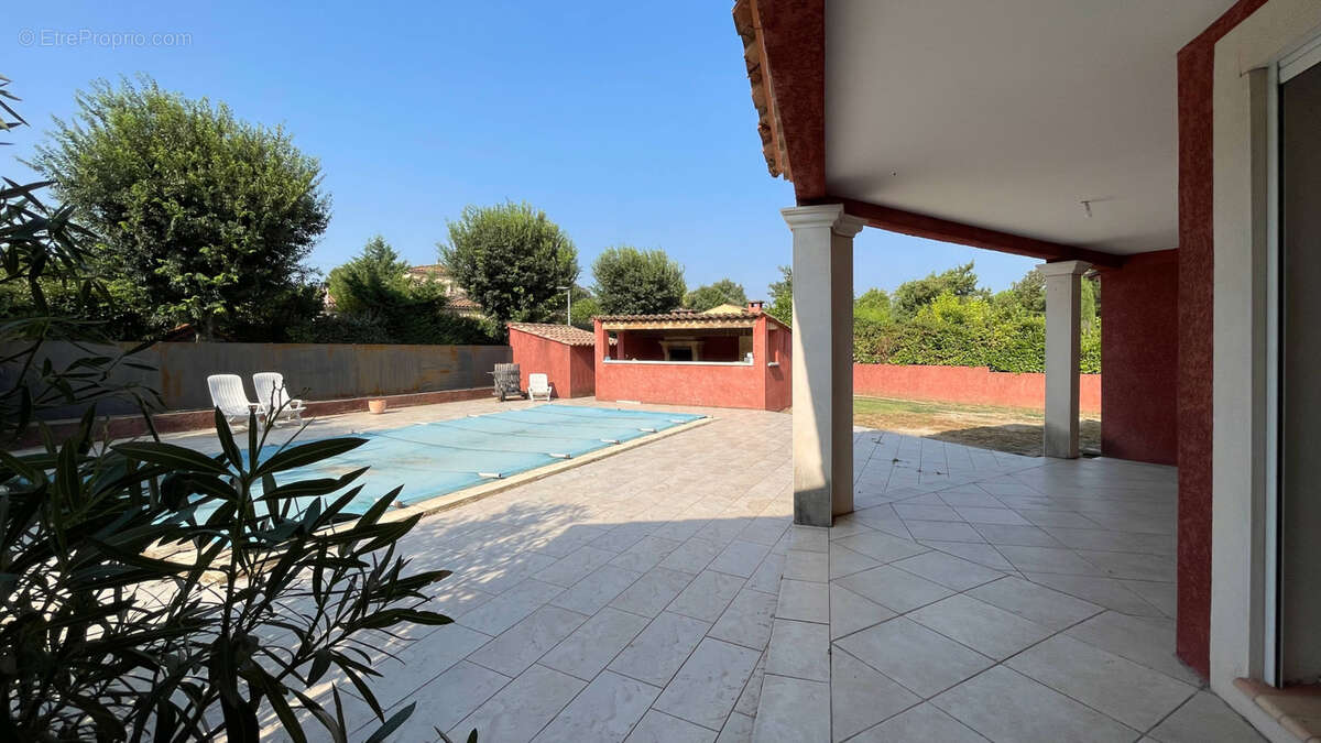 A 10 minutes d'Uzès, villa de plain-pied avec jardin, piscine et pool-house - photo 12