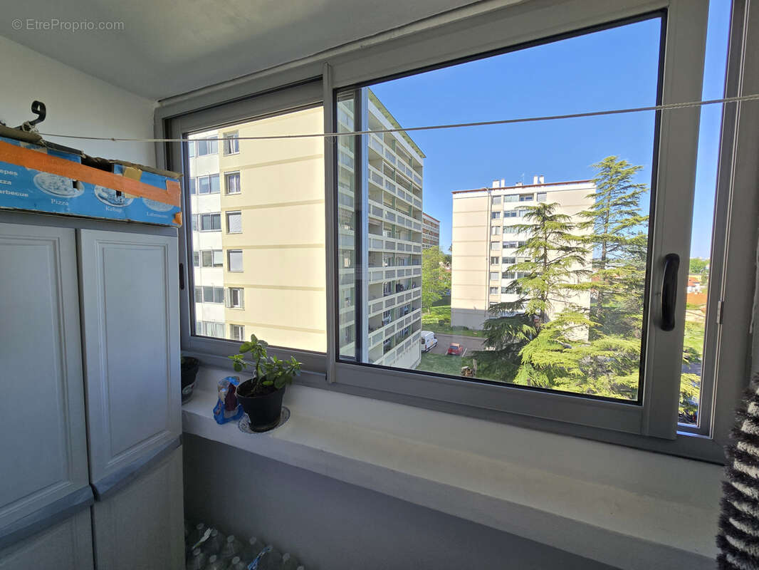 Appartement à PIERRE-BENITE