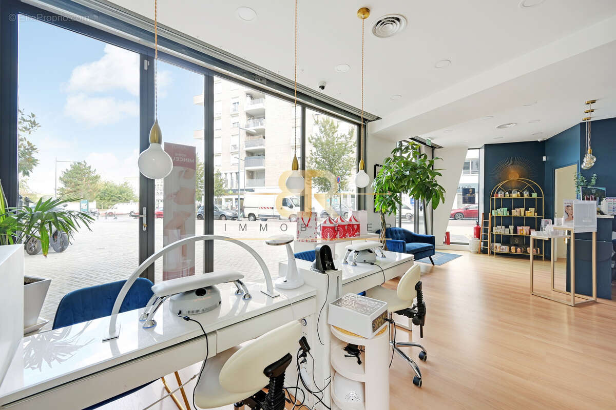 Commerce à ASNIERES-SUR-SEINE