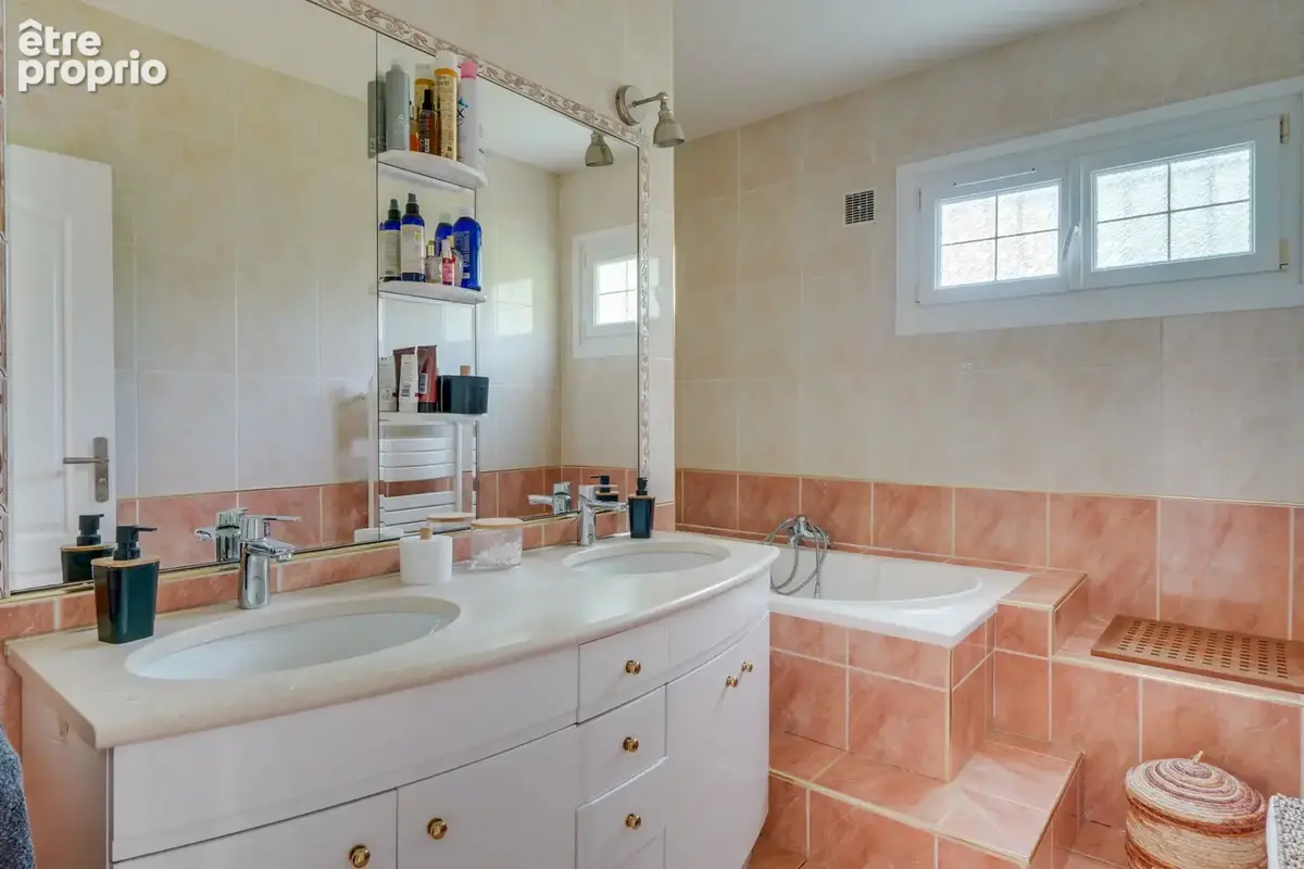 Maison 5 pièces de 118m2 sur parcelle de 1052m2 - photo 7