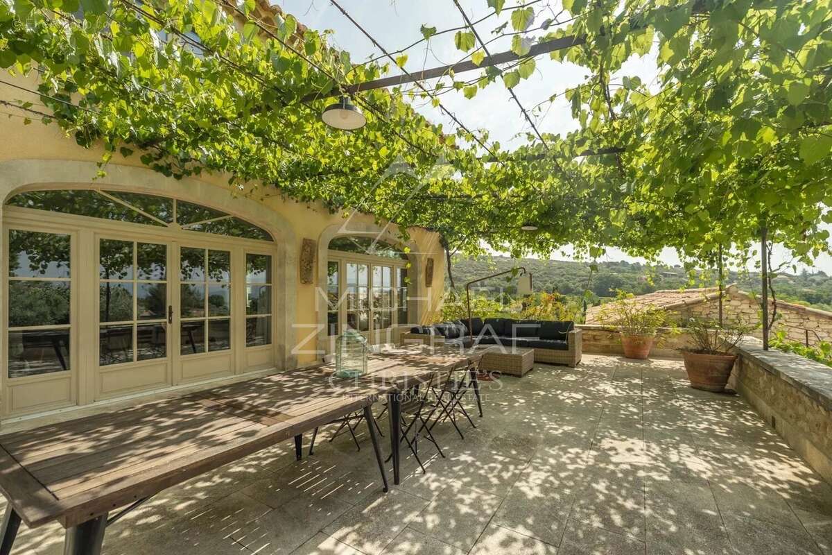 Maison à SAINT-SATURNIN-LES-APT