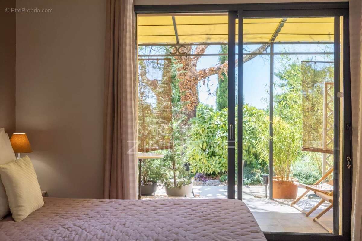 Exclusivité - Luberon - Belle propriété avec piscine et dépendances - photo 7