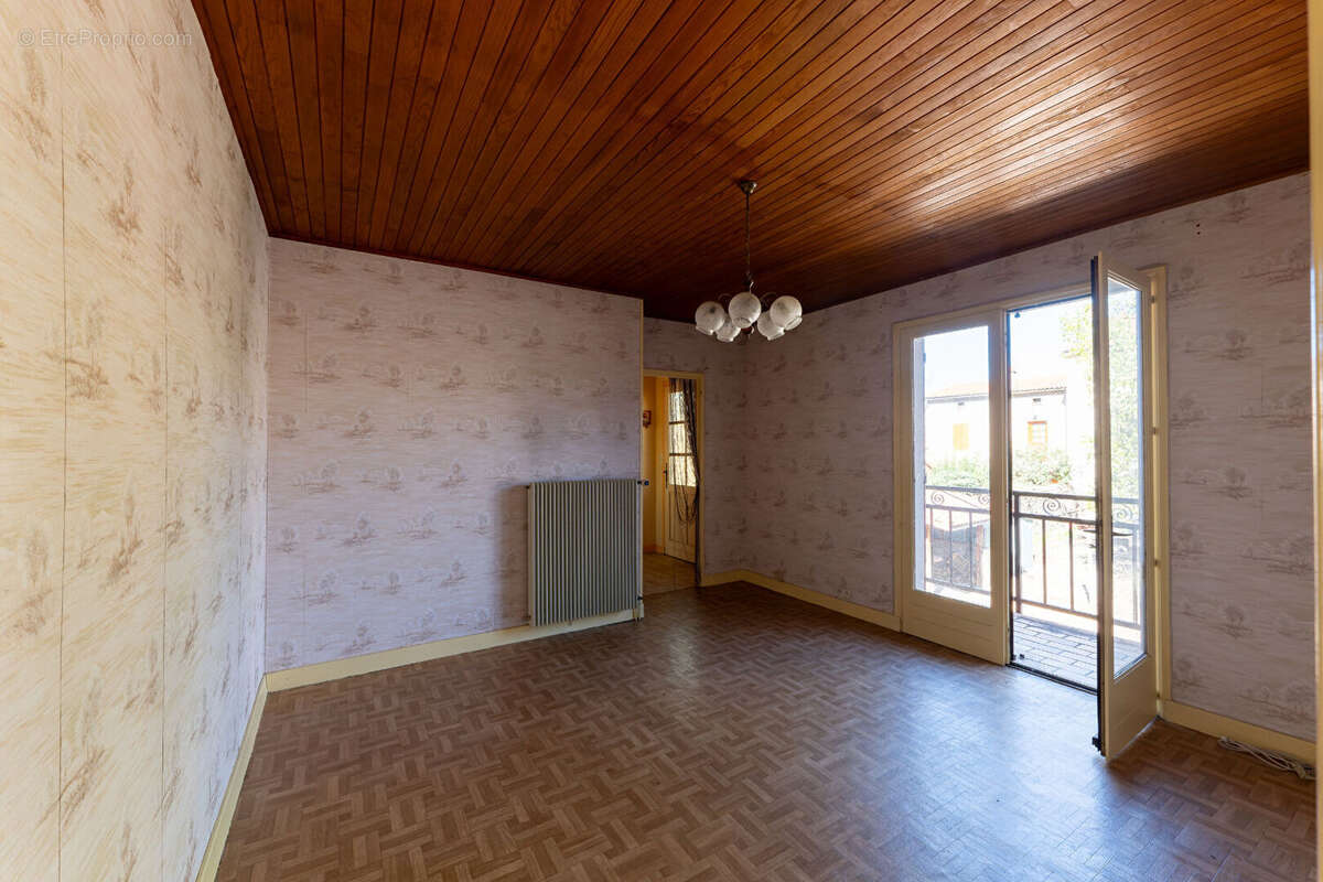 Maison à LE BREUIL-SUR-COUZE