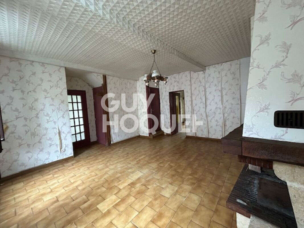 Maison à LACROIX-SAINT-OUEN