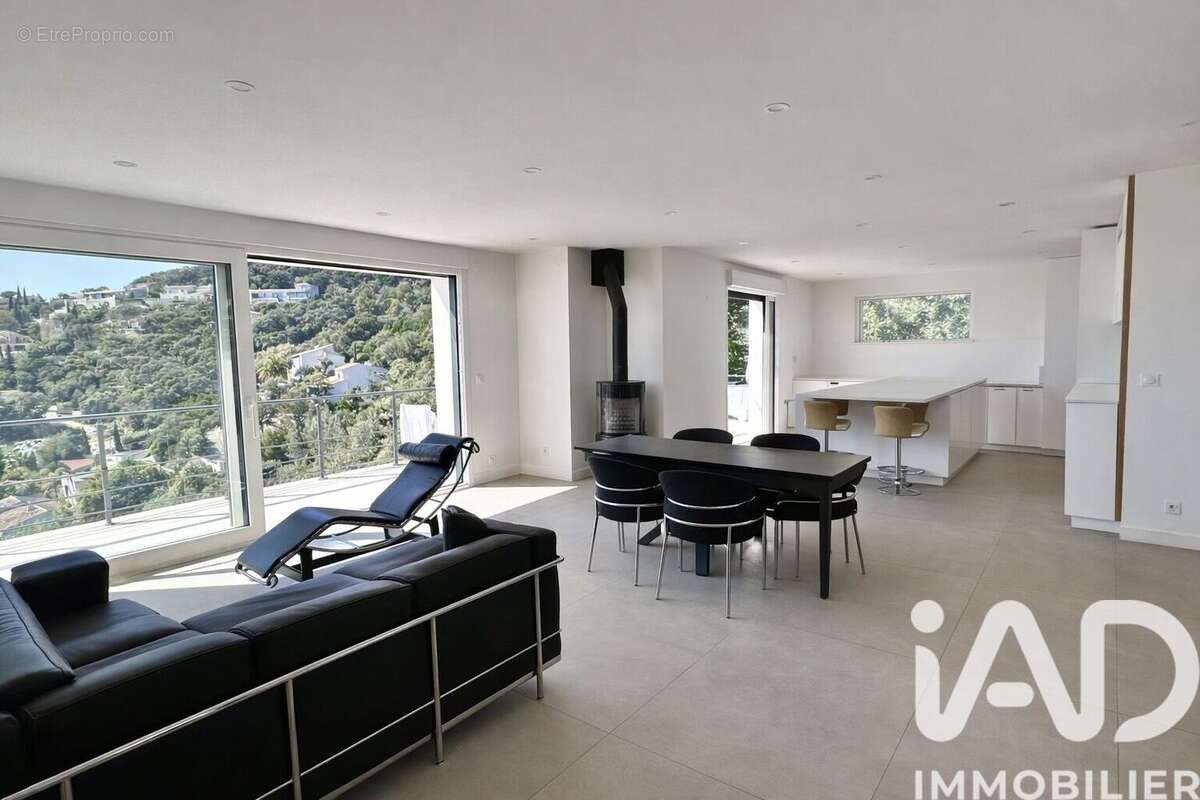 Photo 4 - Maison à ROQUEBRUNE-SUR-ARGENS