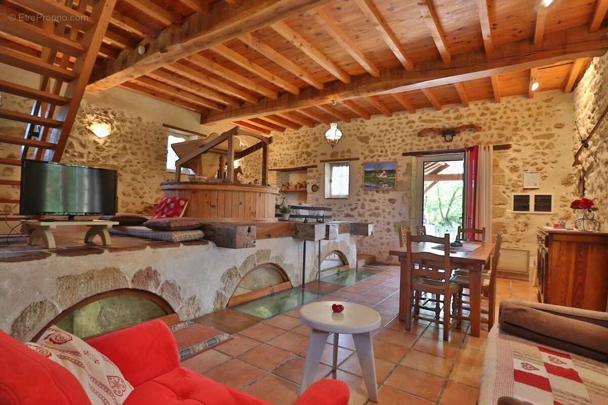 Maison à CROUSEILLES