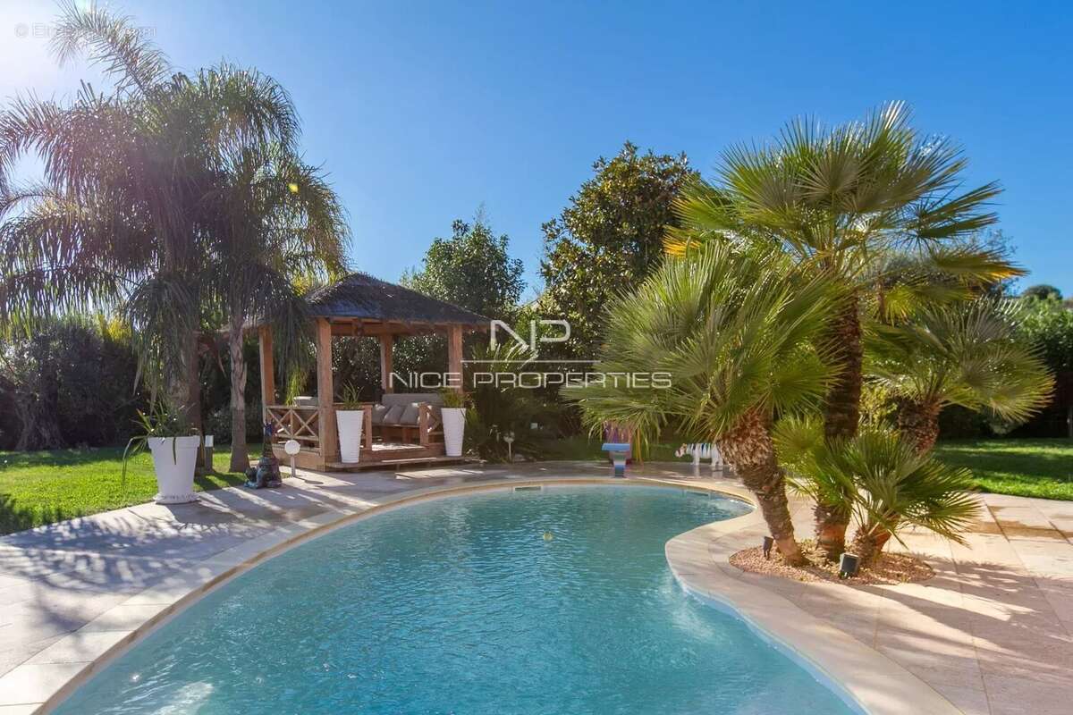 Maison à SAINT-LAURENT-DU-VAR