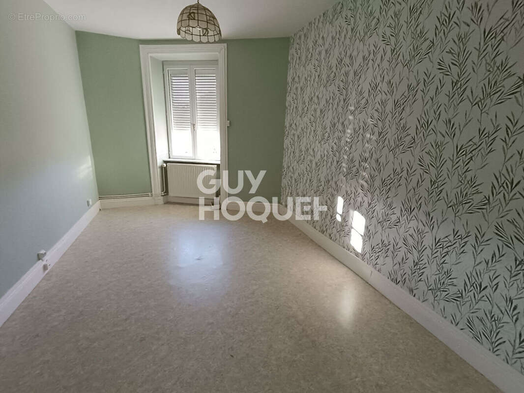 Appartement à NOIRETABLE