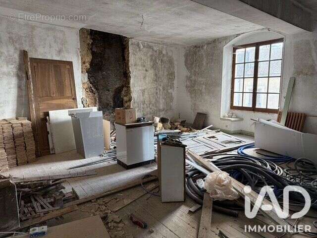 Appartement 304 m² à Parce-Sur-Sarthe  - photo 3