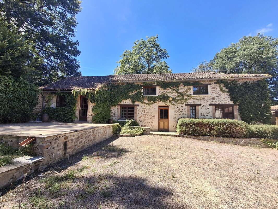 Magnifique exploitation agricole de 55 ha comprenant 2 maisons et plusieurs dépendances - photo 2