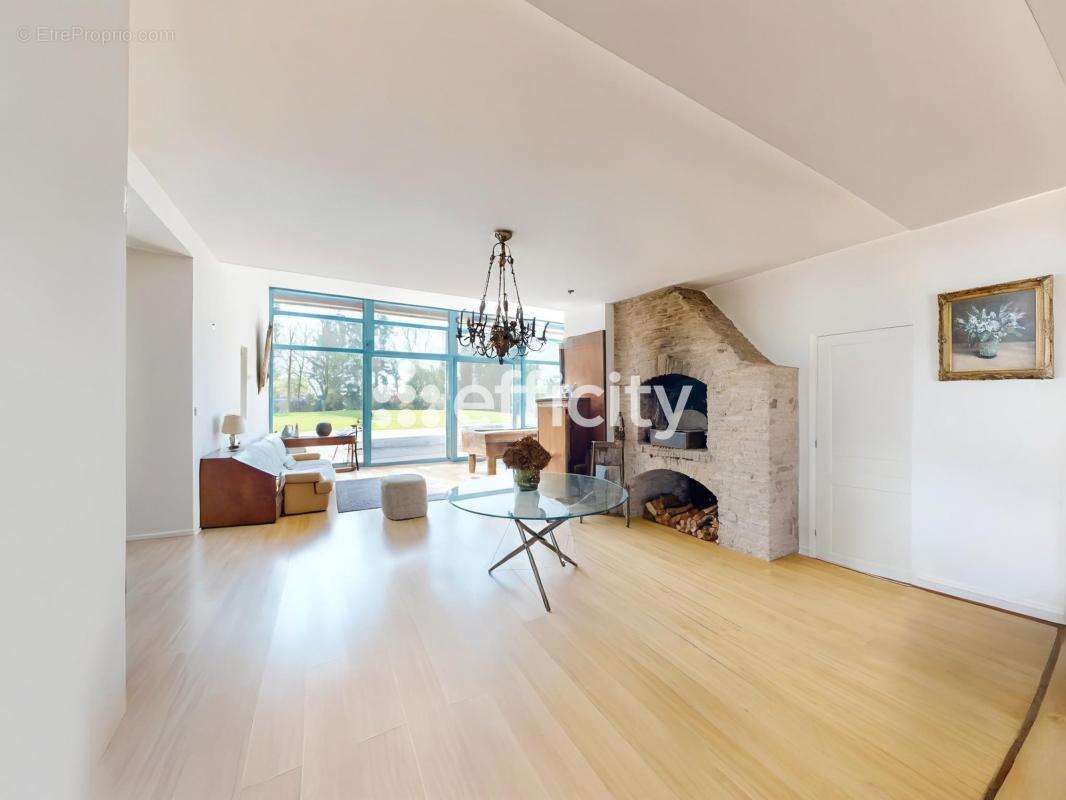 Maison à SAINT-DENIS-LES-BOURG