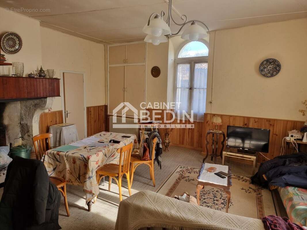 Maison à PUJOLS-SUR-CIRON