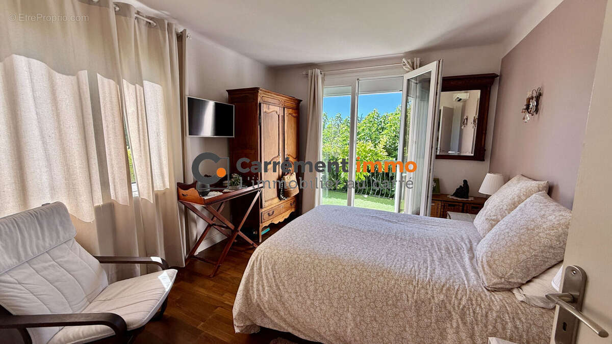 Maison à SAINT-CLEMENT-DE-RIVIERE