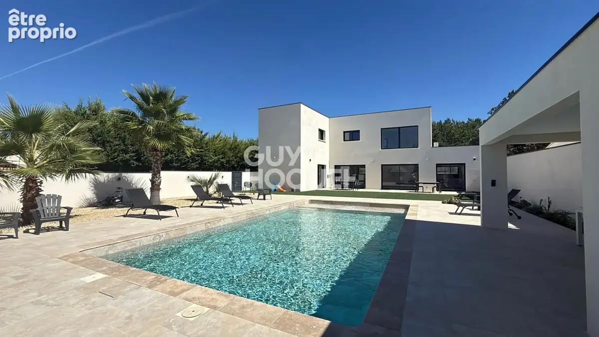 Photo Maison à L'isle-Sur-La-Sorgue au prix de 885 000€