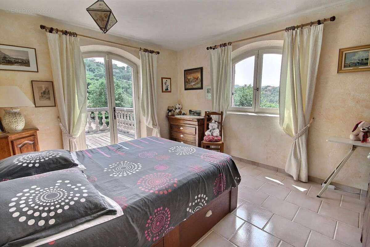 Maison à MANDELIEU-LA-NAPOULE
