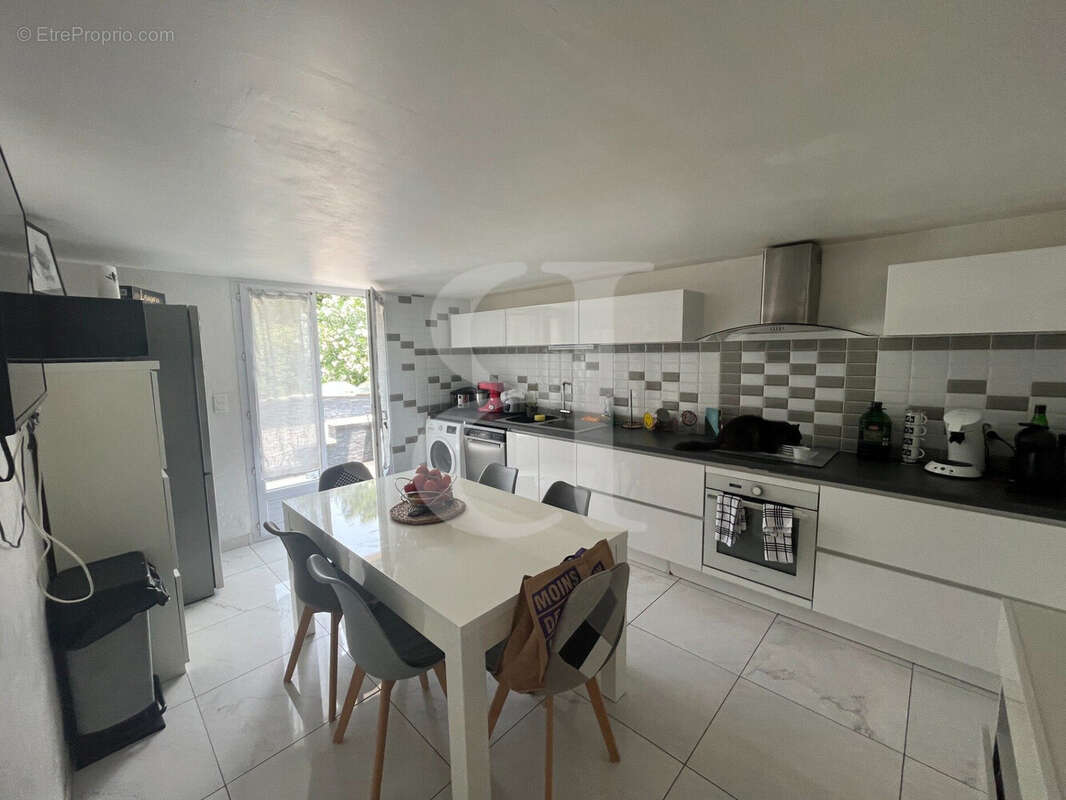 Maison à PERNES-LES-FONTAINES