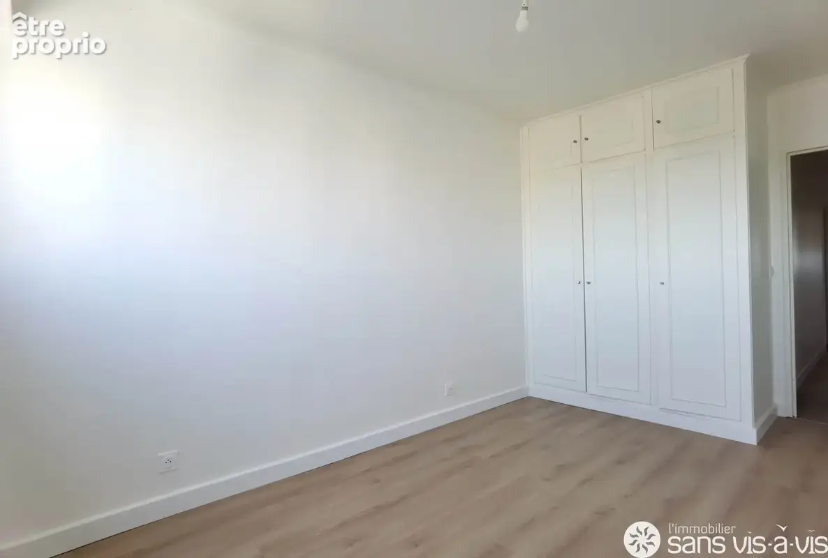 Courbevoie, Quartier Charras - Résidence Les Gémeaux  -  Appartement de 4 pièces de 89m2, refait à neuf et en - photo 15