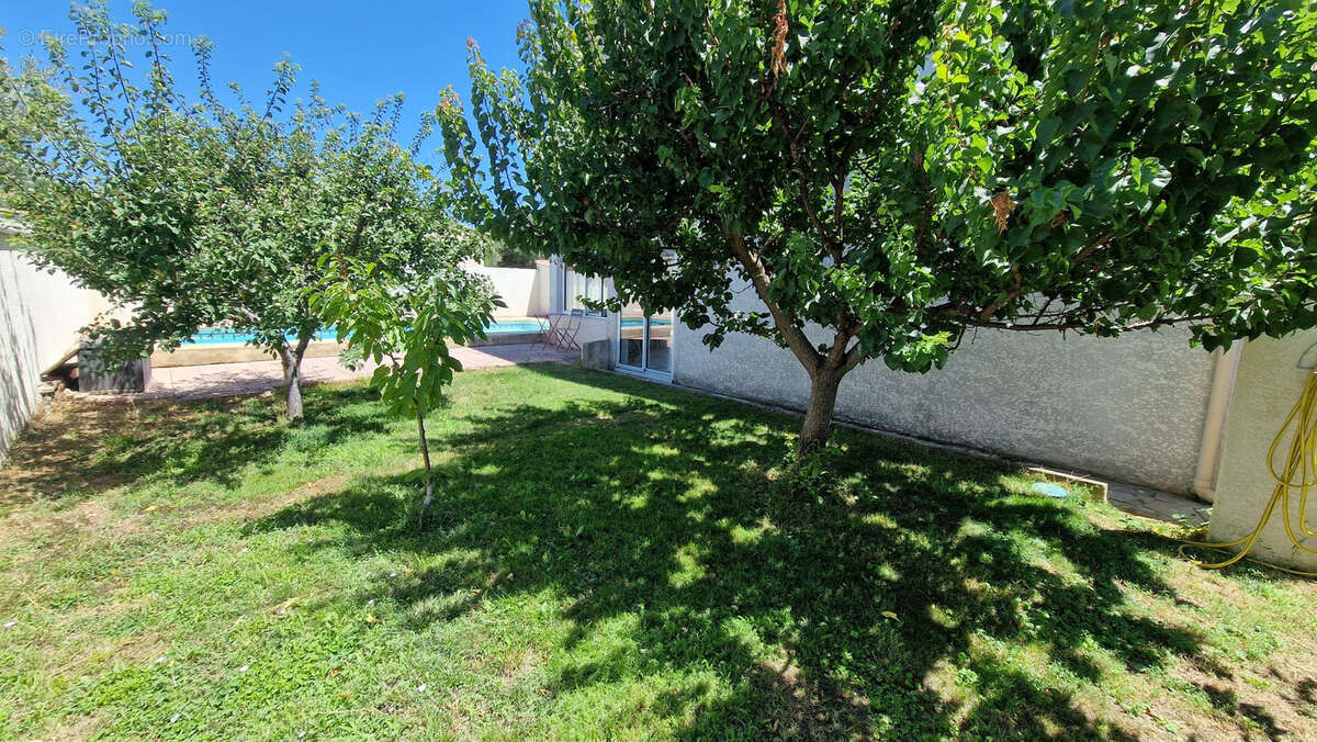 Maison à MAUGUIO