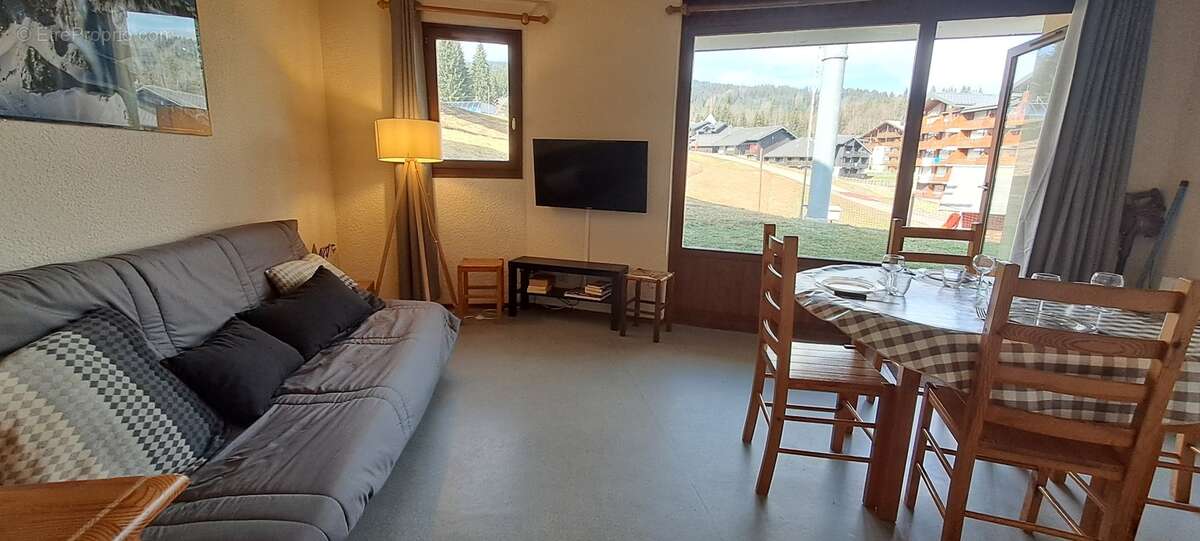 Appartement à MORILLON