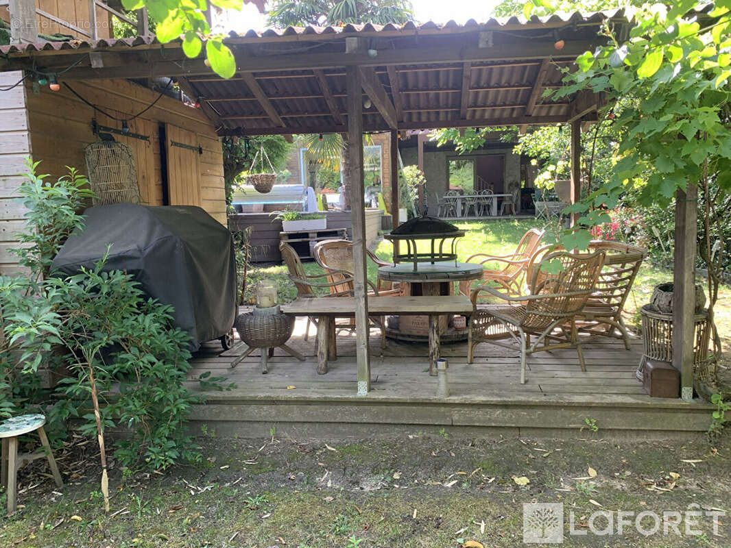 Maison de caractère avec piscine, lac privé et dépendance _ Livry-Gargan Sévigné - photo 17