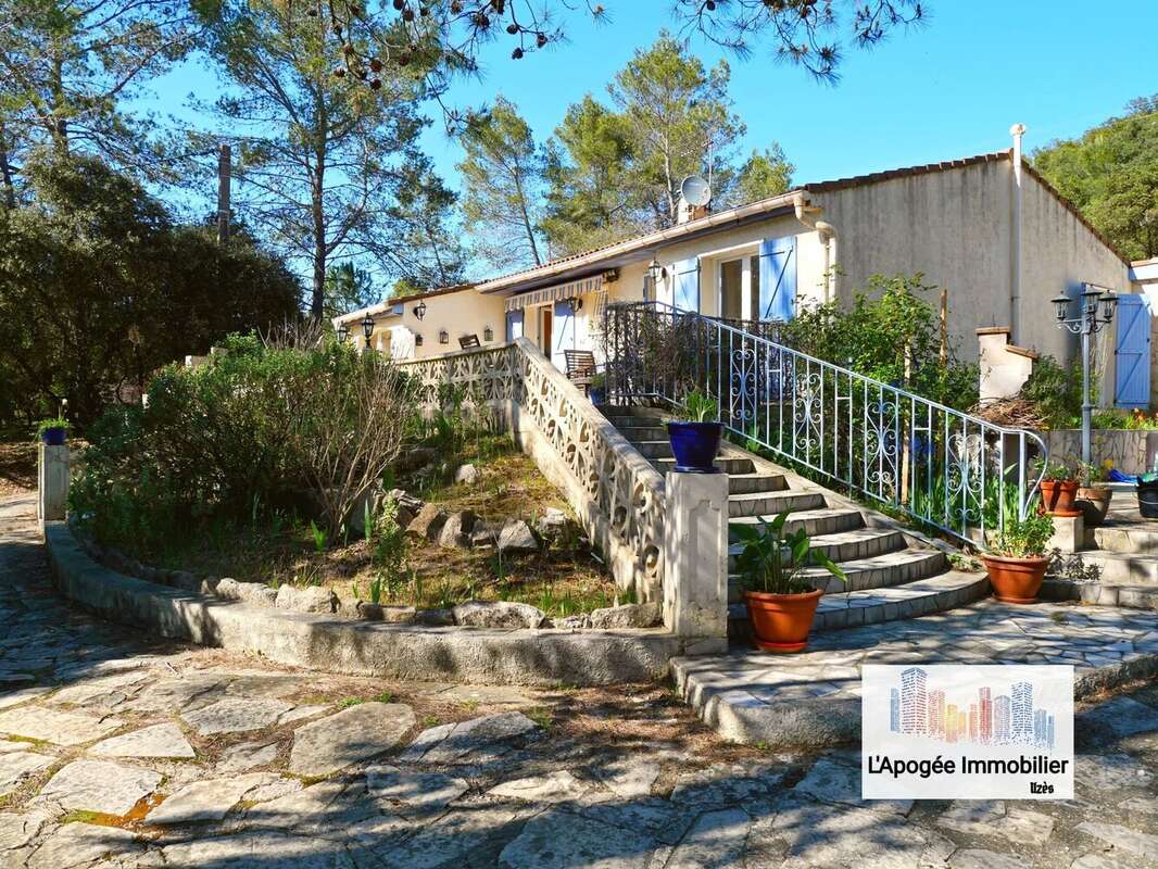 Maison à SAINT-JUST-ET-VACQUIERES