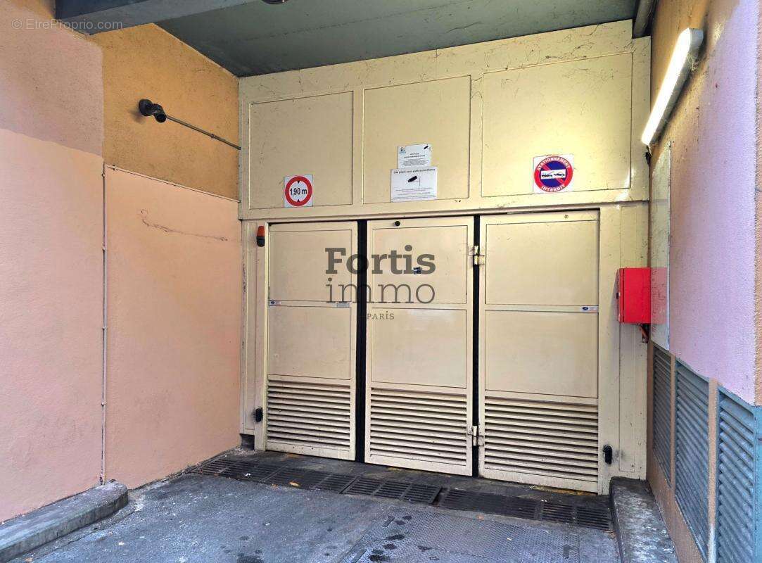Parking à PARIS-19E